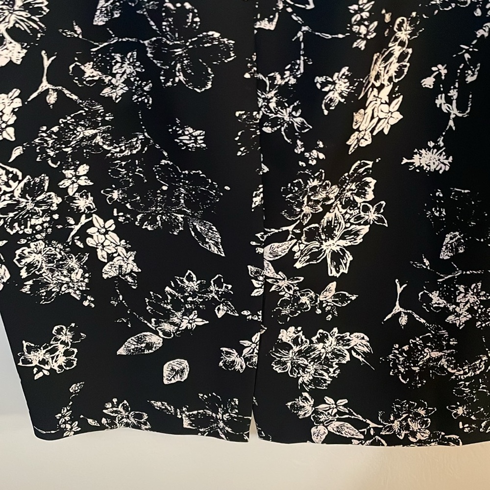 Philosophy Black and White Floral Pencil Skirt Elegant Office, size 2 - Picture 7 of 9